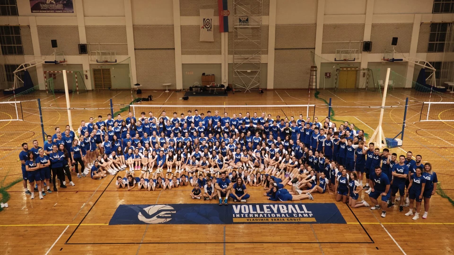 Large group photo of Vanja Gerbic camp athletes